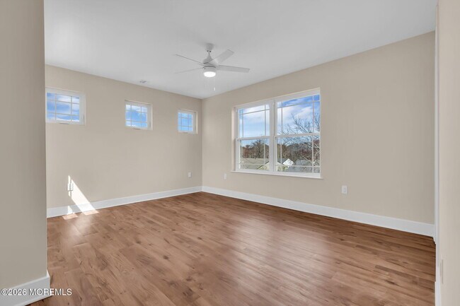 Building Photo - 58 Cove Rd