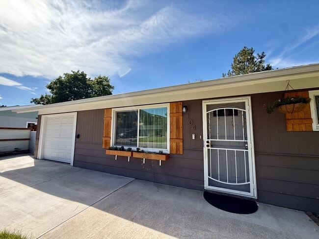Building Photo - 104 Saranac Dr