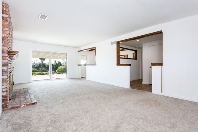 Building Photo - La Mesa Charmer with Mount Helix Views!