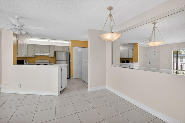 Building Photo - 7535 S Oriole Blvd