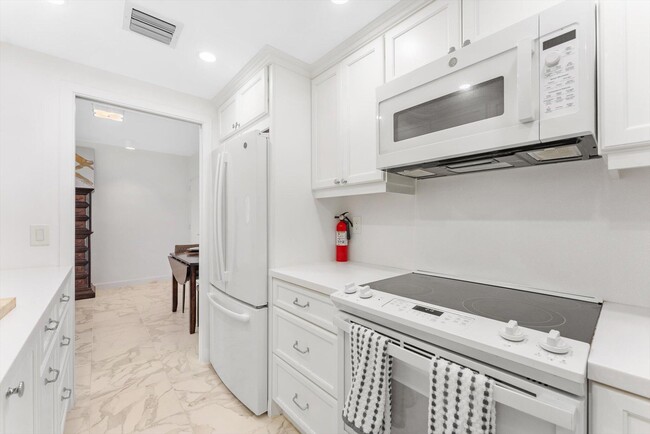 Building Photo - 2800 N Flagler Dr
