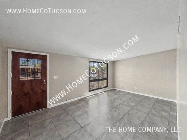 Building Photo - 410 W Calle Antonia