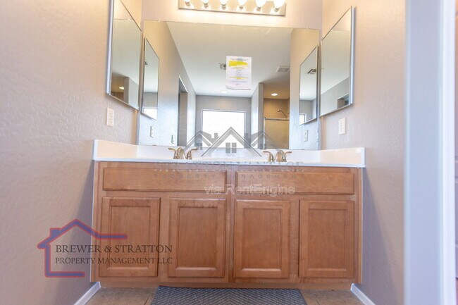 Building Photo - 6427 S 71st Dr
