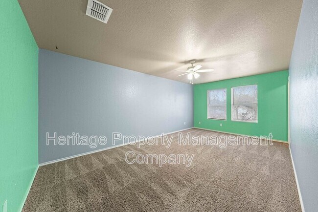 Building Photo - 915 Ridingate Farm