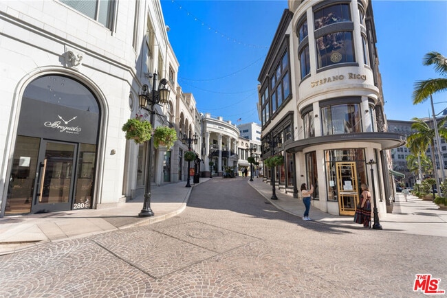 Building Photo - 9623 Charleville Blvd