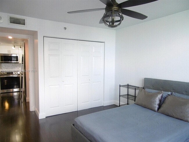 Building Photo - 770 Claughton Island Dr