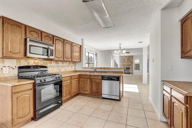 Building Photo - 17516 Klamath Falls Dr