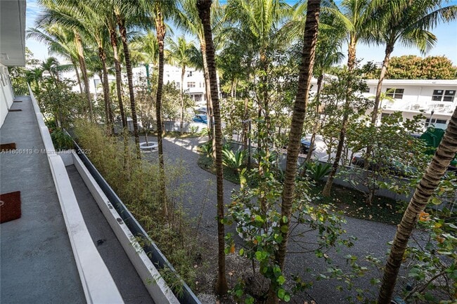 Building Photo - 61 Collins Ave