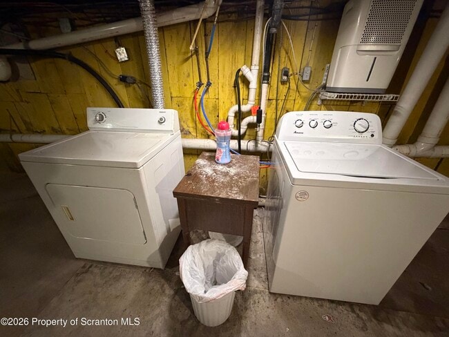 Building Photo - 711 Main St