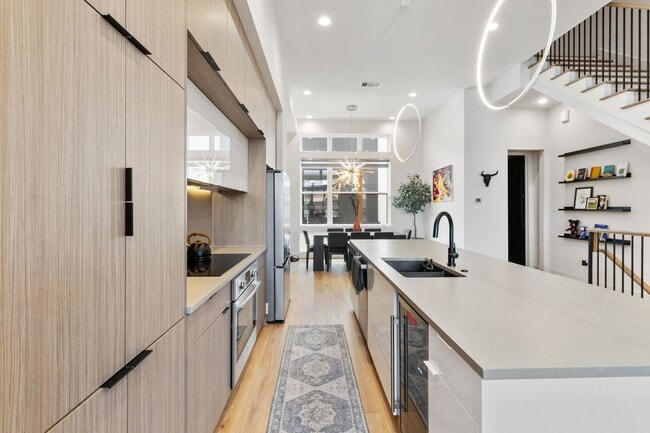 Building Photo - 1504 Ennis St