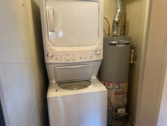 Building Photo - 1166 W 24th St