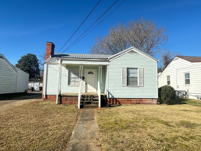 Primary Photo - Home for rent in Hueytown **ACCEPTING SECT...