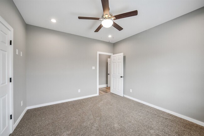 Building Photo - 1025 Arizona Dr