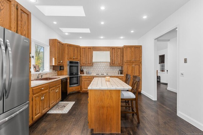 Building Photo - 17 Curtis Dr