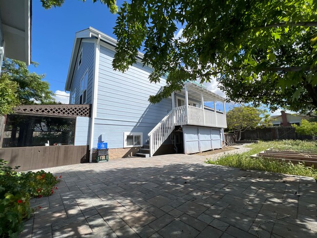 Building Photo - Downtown Benicia Remodeled Saltbox