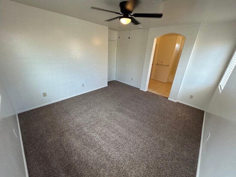 Building Photo - 7028 S 46th Dr