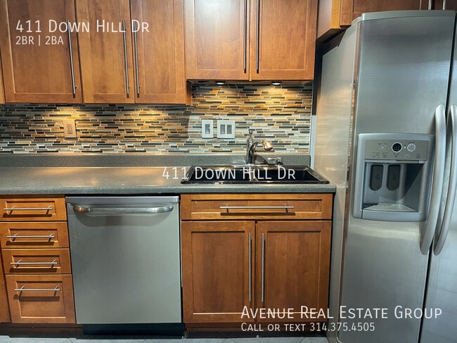 Building Photo - 411 Down Hill Dr Amazingly remodeled 2 bed...