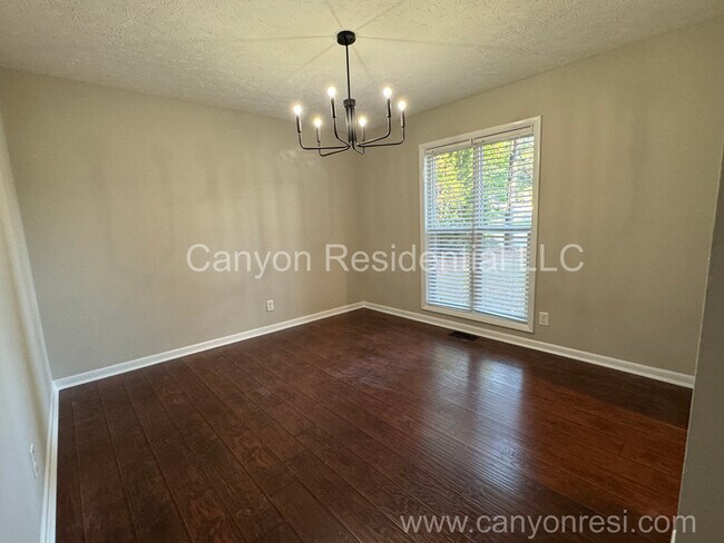 Building Photo - 7104 Old Castle Dr