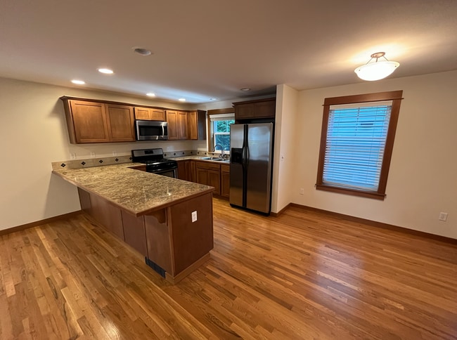 Building Photo - Large 3 bed/3.5 bath Greenwood Townhouse!!!