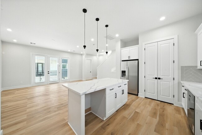 Building Photo - 2304 Hoskins Dr