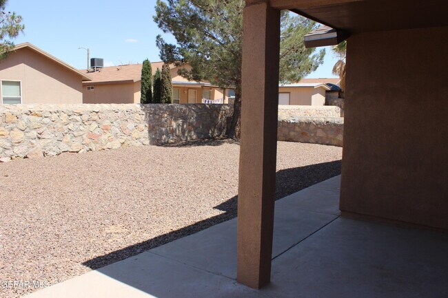 Building Photo - 13978 Vaquero Rock Dr