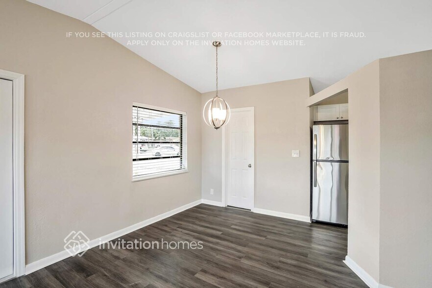 Building Photo - 1633 NW 15th Pl