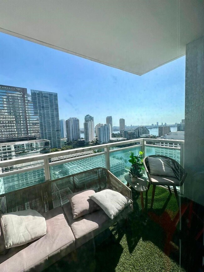 Building Photo - 950 Brickell Bay Dr