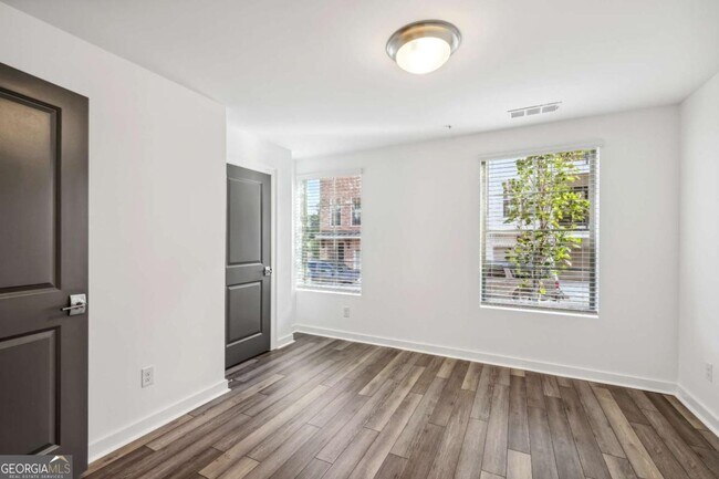 Building Photo - 432 Burton Dr