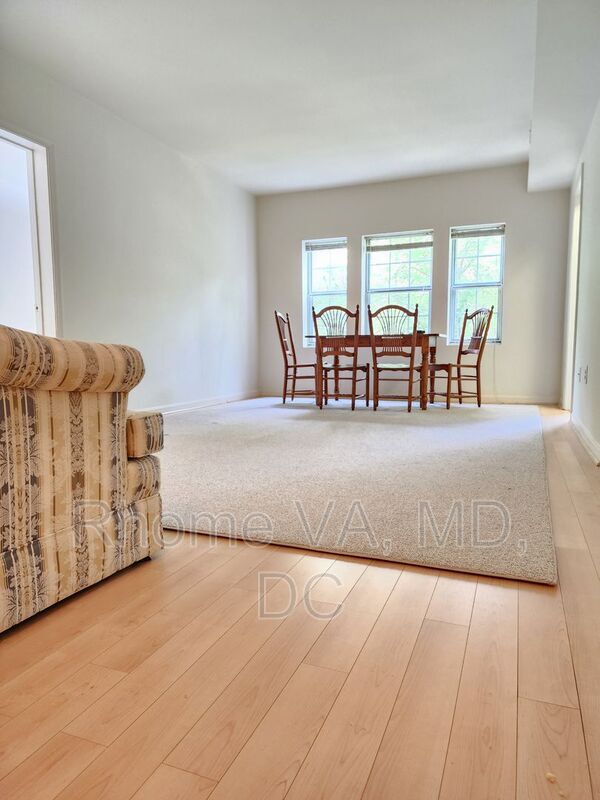 Building Photo - 1801 Queens Ln