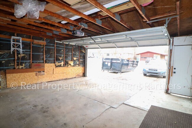 Building Photo - Fully Renovated 5 Bed, 2 Bath Home Near Breton Village