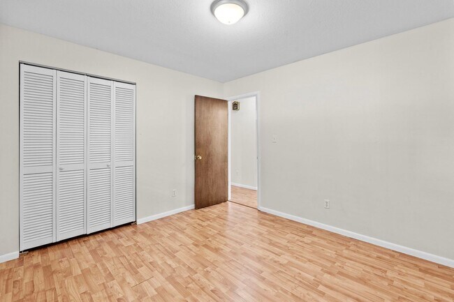 Building Photo - Rice St (17/19)