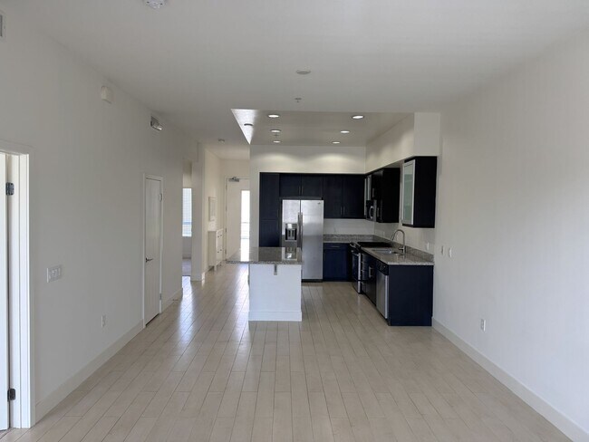 Primary Photo - Beautiful 2+2, Bonus Room & balcony in PLA...