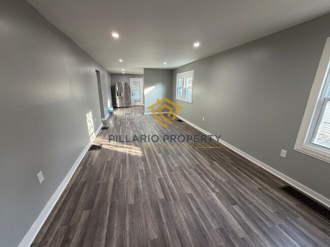 Building Photo - Fully Renovated 2-Bedroom Home Near Christian Park Available NOW!