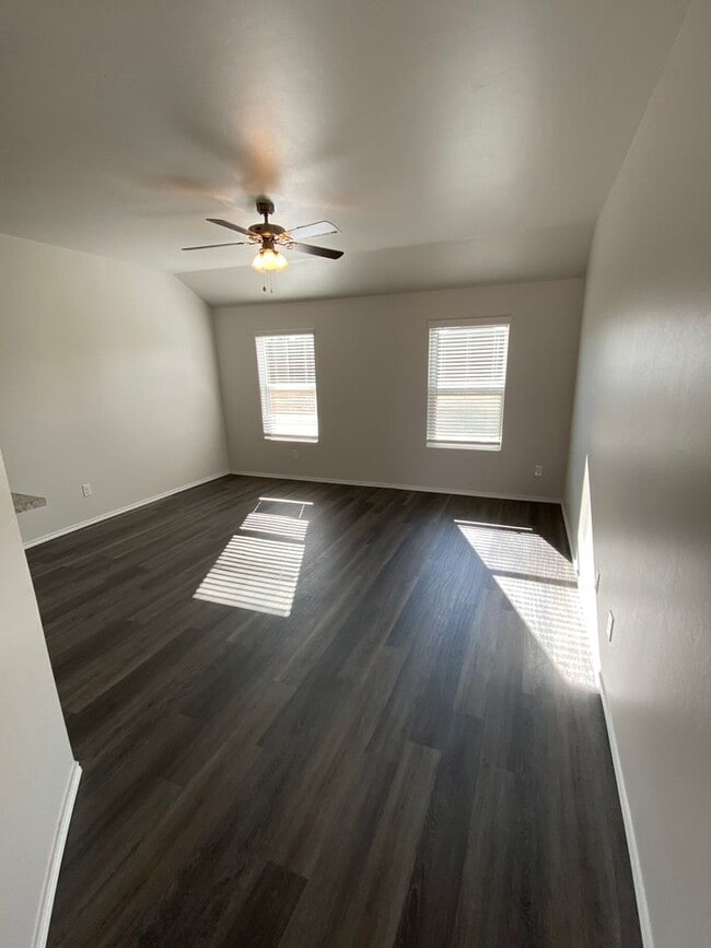 Building Photo - Pre-Leasing Now! Secure This Modern 3-Bedroom, 2-Bathroom Home in Shadow Valley