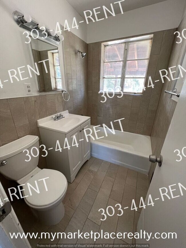 Building Photo - Nice house - 3 Bedroom, 1 bedroom
