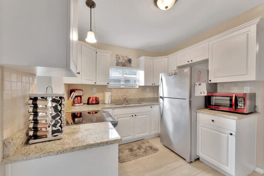 Building Photo - 1905 W St Louis St