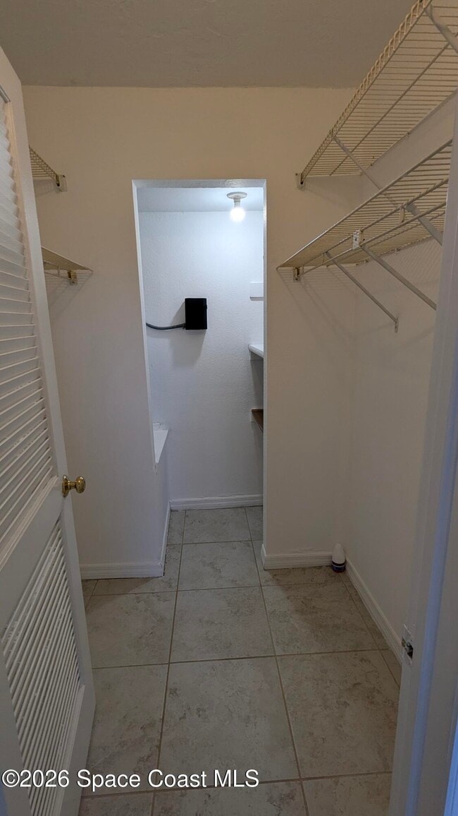 Building Photo - 1606 University Ln