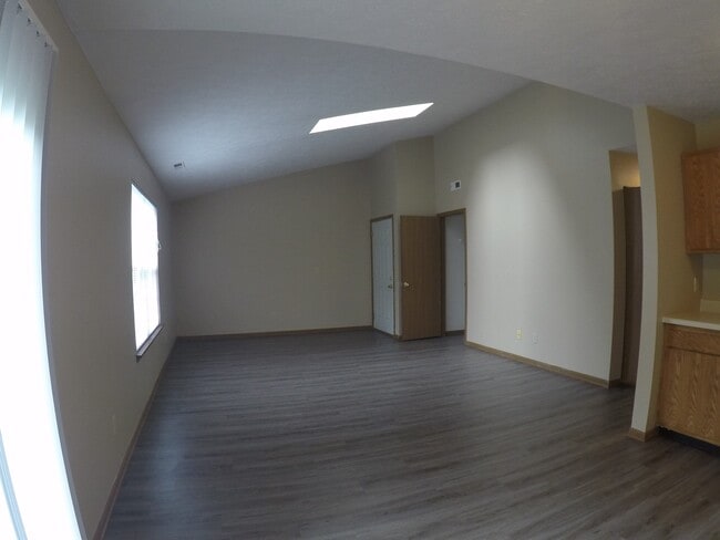 Living room - 2911-2915 Horizon Dr.