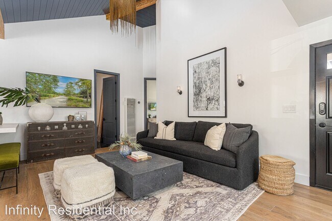 Building Photo - 2 br, 1 bath House - 135 N C Street