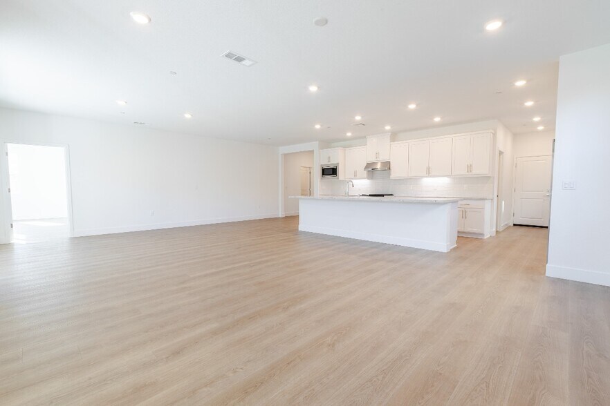 Building Photo - 443 Royal Nat'l Rd