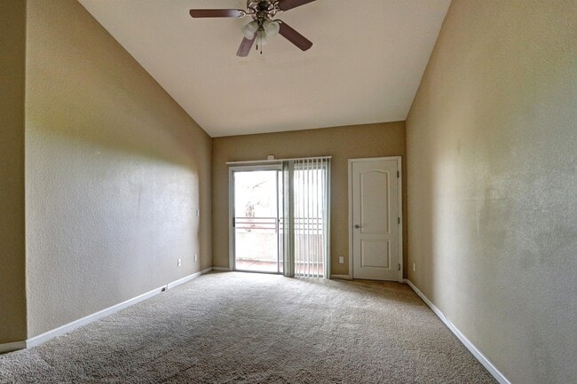 Building Photo - Beautiful 3 bedroom Condo