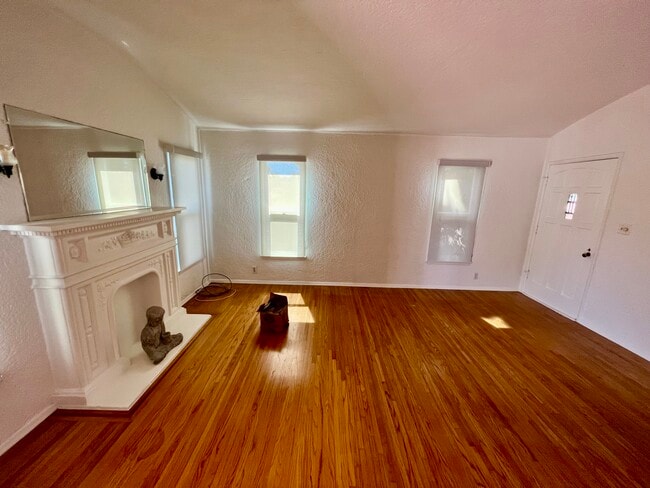 NEW LIVING ROOM - 2441 10th St