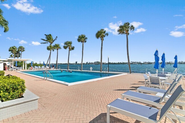 Building Photo - 2600 N Flagler Dr