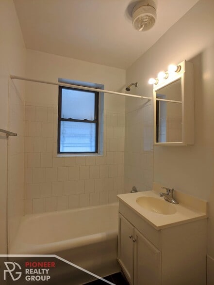 Building Photo - 537 W Arlington Pl