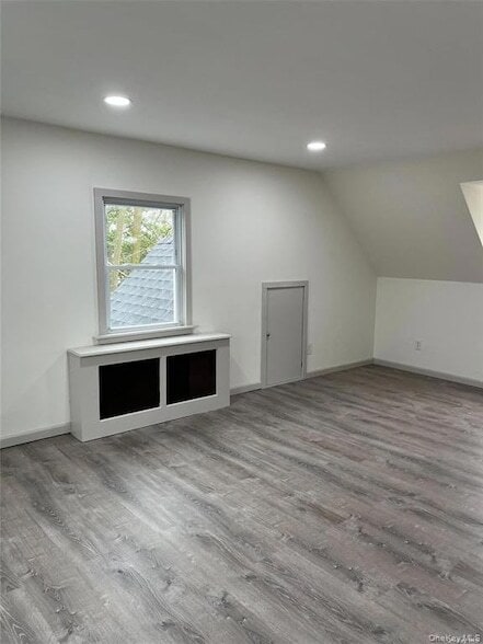 Building Photo - 256 N Wellwood Ave