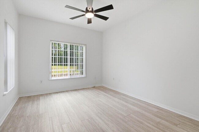 Building Photo - 520 Florida Club Blvd