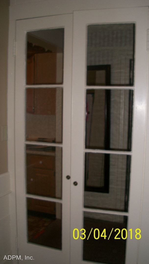 Building Photo - 2 br, 1.5 bath House - 234 Main St. #1