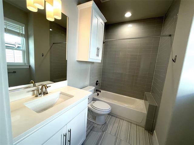 Building Photo - 4910 Live Oak St