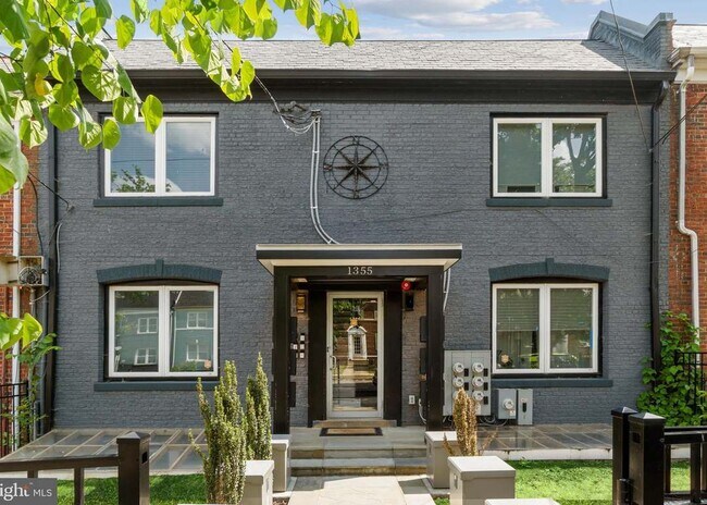 Building Photo - 1355 Bryant St NE