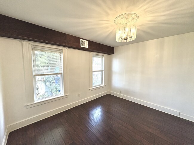 Building Photo - 25 Deforest Ave